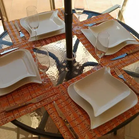 Aircon Pool View Nr Yumbo 公寓