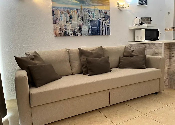 Aircon Pool View Nr Yumbo شقة