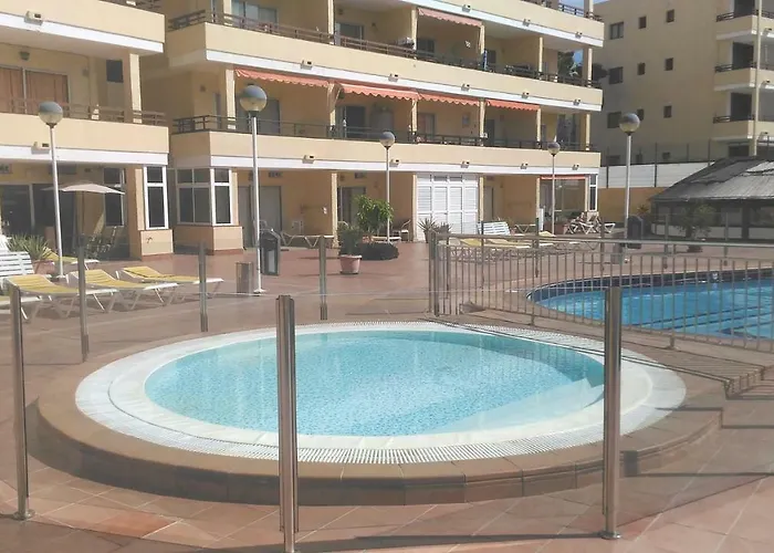 Aircon Pool View Nr Yumbo شقة