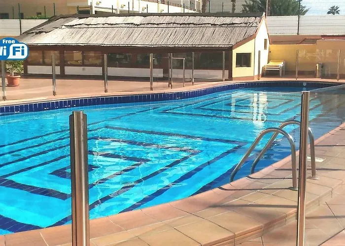 Aircon Pool View Nr Yumbo アパート