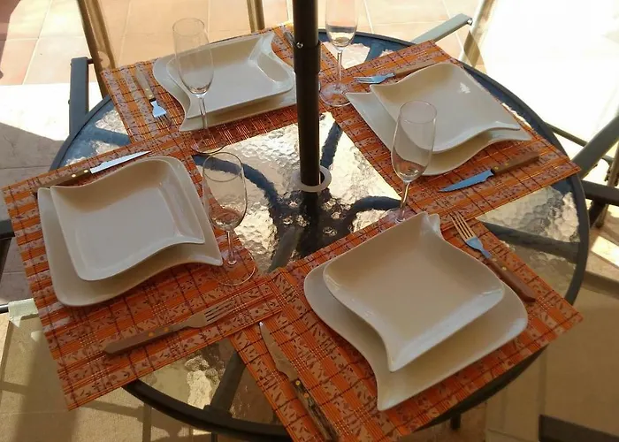 Aircon Pool View Nr Yumbo アパート